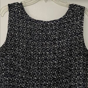 Casual Corner Navy Textured Tank with Tiny White Floral Print Size Large